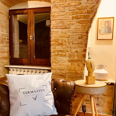 Vermaaten Boutique Suites Amber Todi Exterior foto